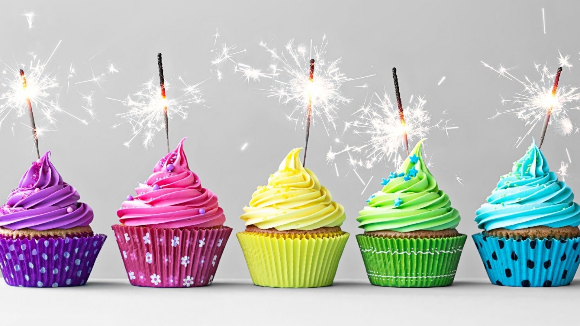 Cupcakes with sparklers in them